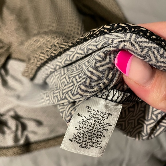 Liz Claiborne - Picture 4 of 6